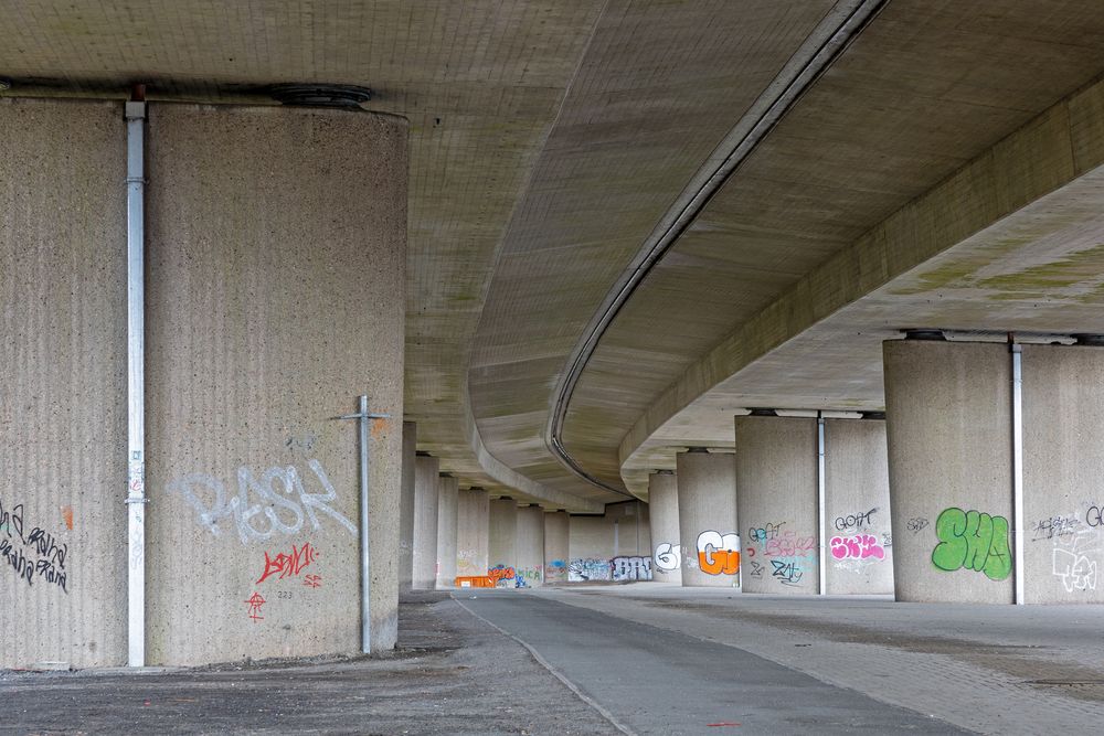 Betonlandschaft. Unter der A 27 in Bremen-Nord II