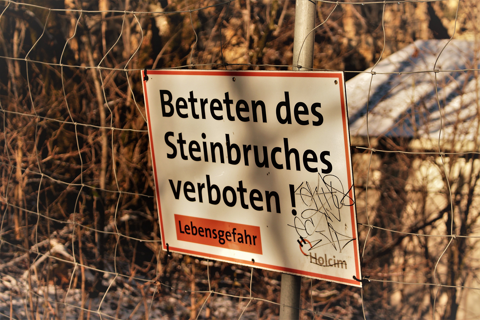 Betreten des Steinbruches verboten!