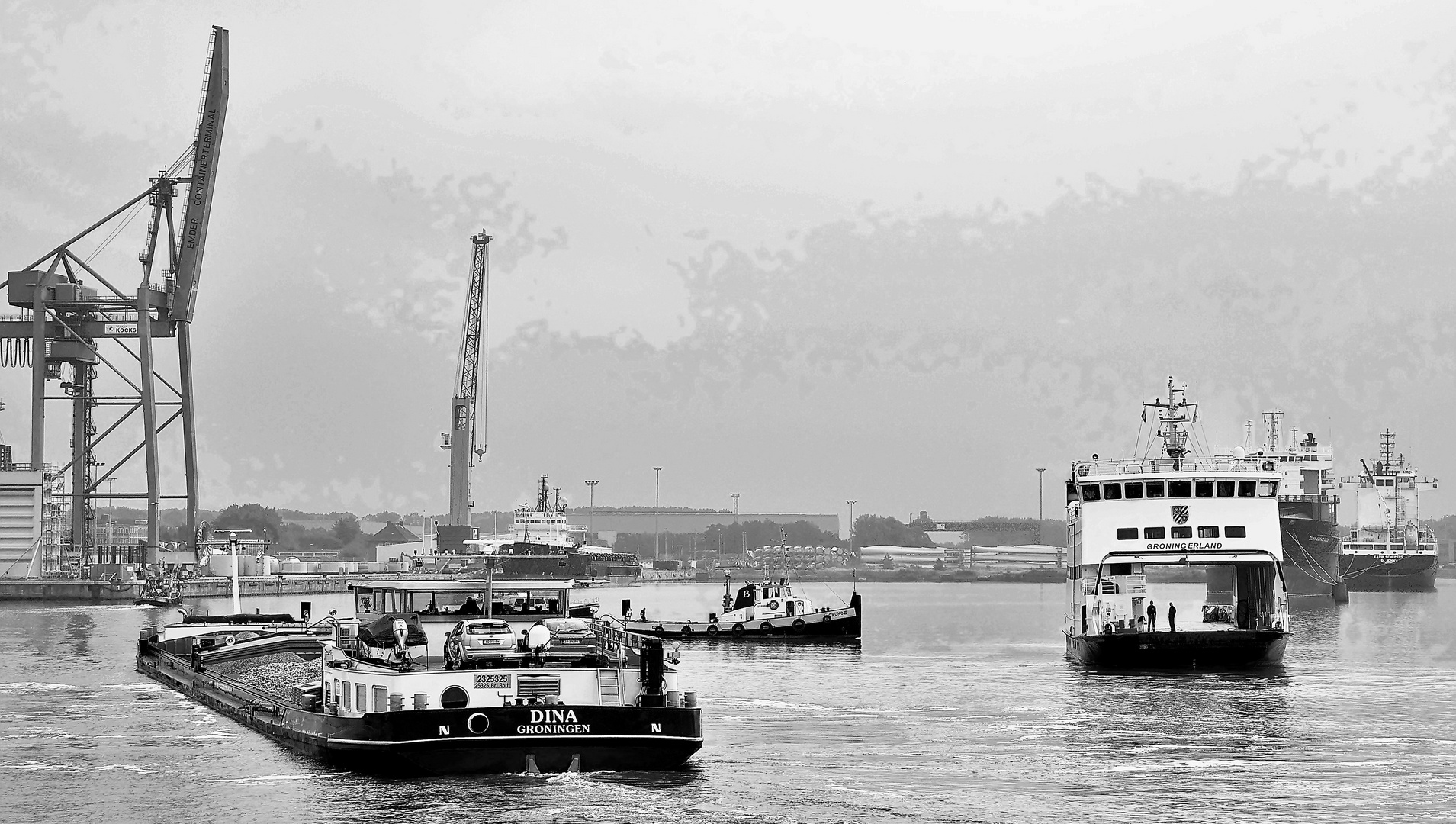 Betrieb im Emdener Hafen