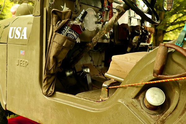 Betriebs und Schmiermittel