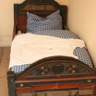 Bett und Nachthemd der Bäuerin