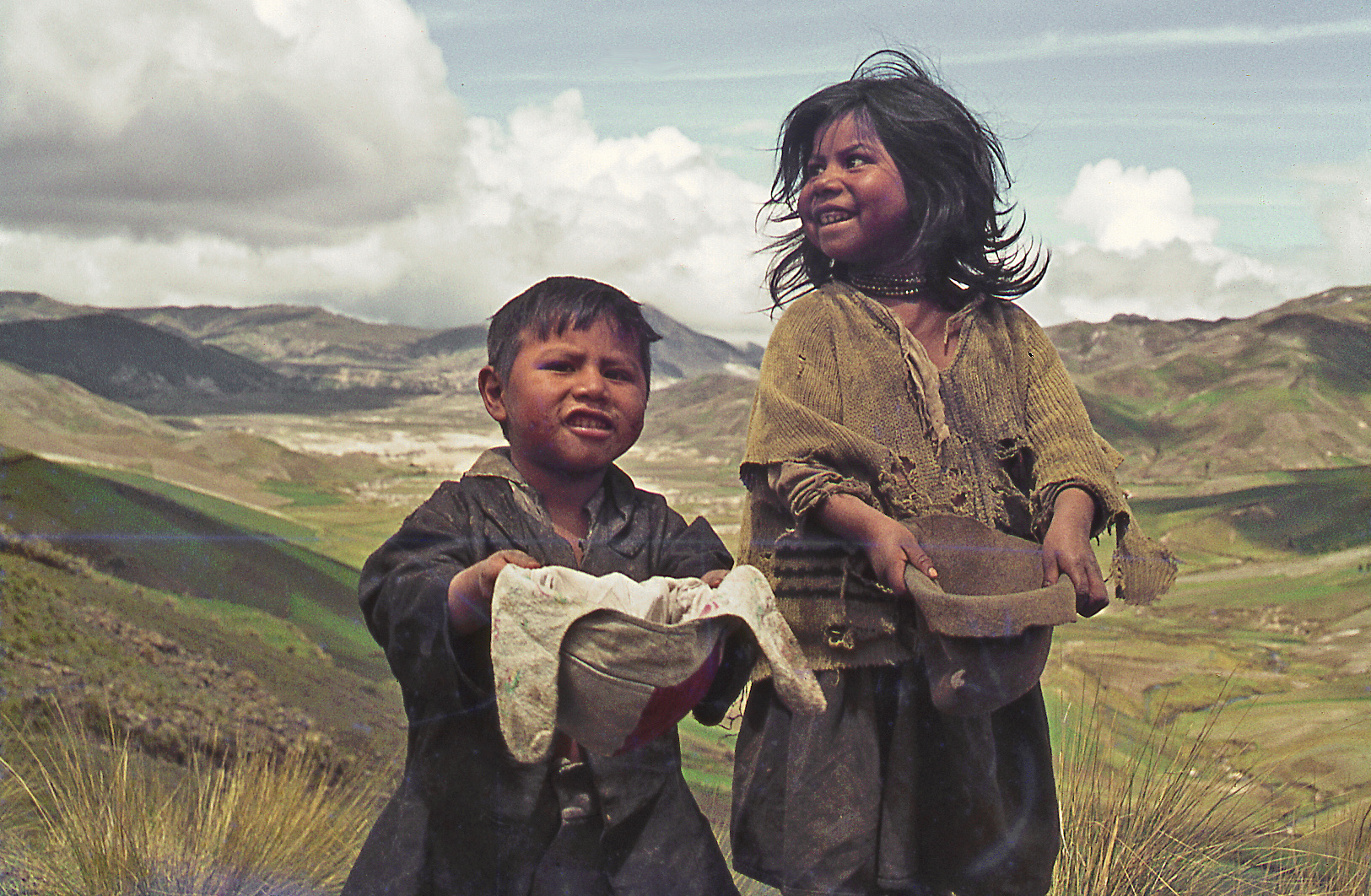 Bettelnde Kinder Am Strassenrand Foto Bild South America Kinder Ecuador Bilder Auf Fotocommunity