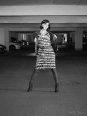 Bettina mitten in der Garage