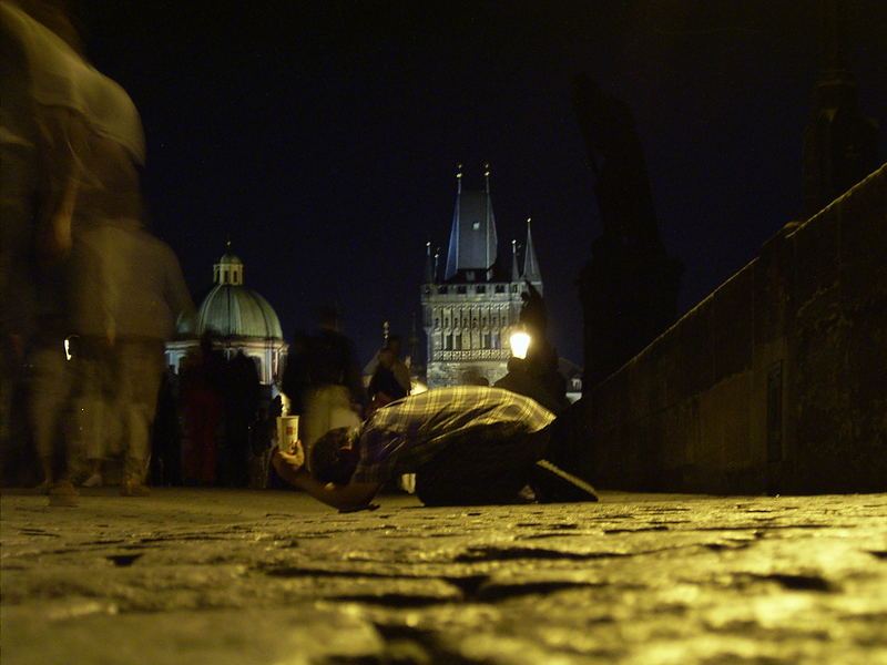Bettler auf der Prager Karlsbrücke