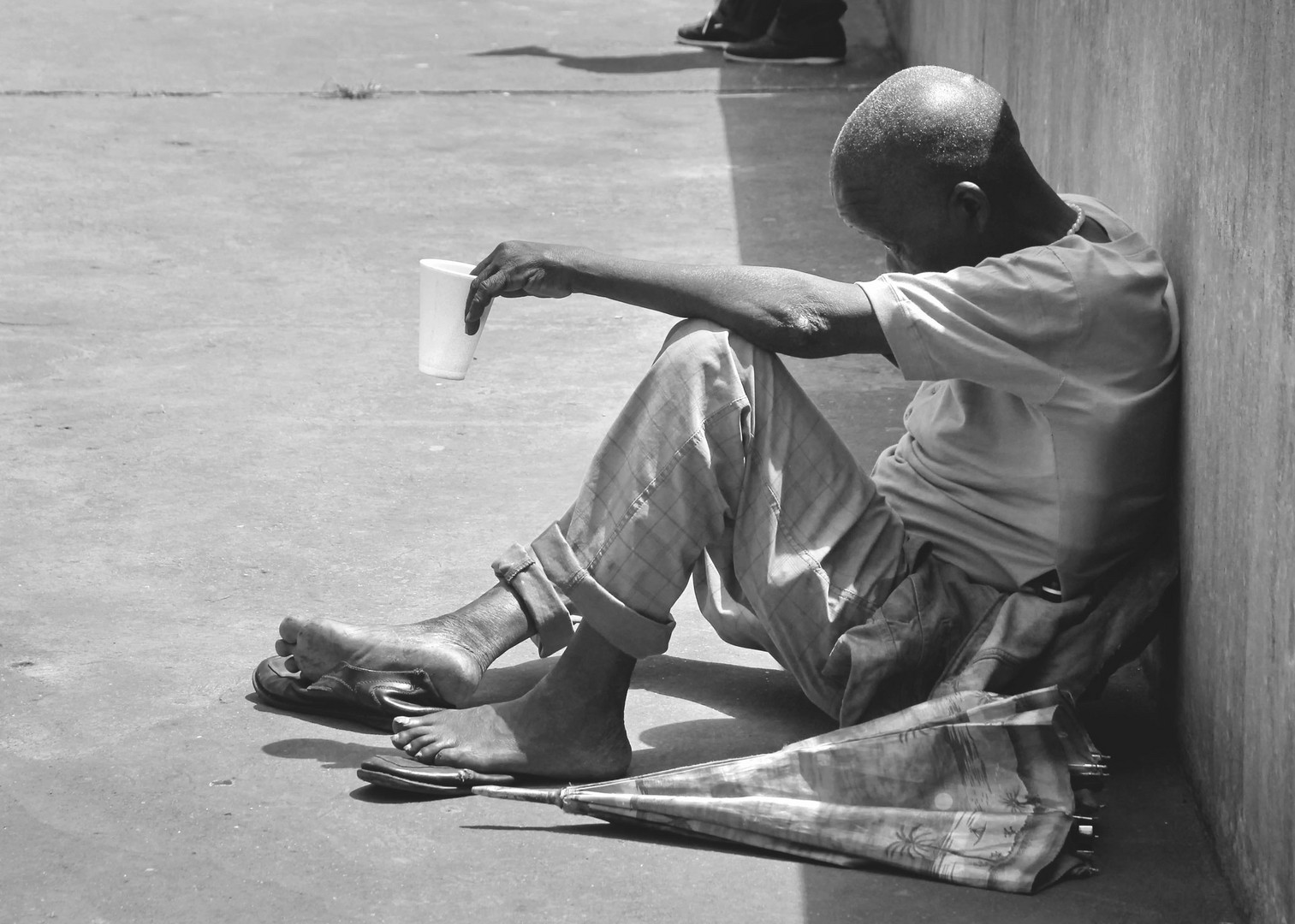 Bettler in Afrika Foto & Bild emotionen, einsamkeit, spezial Bilder