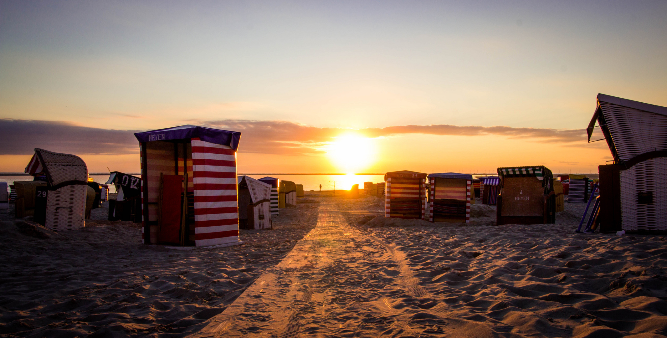 Between.the.beach.chairs.