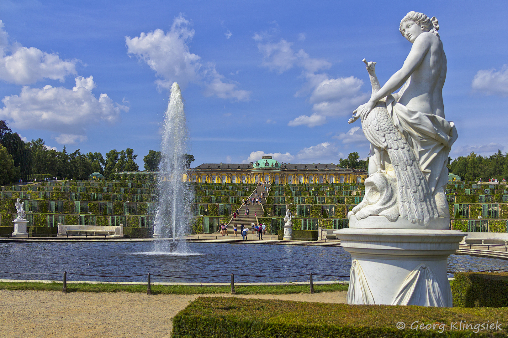 Bevor man die Treppen zum Schloss hinauf gehen kann … 