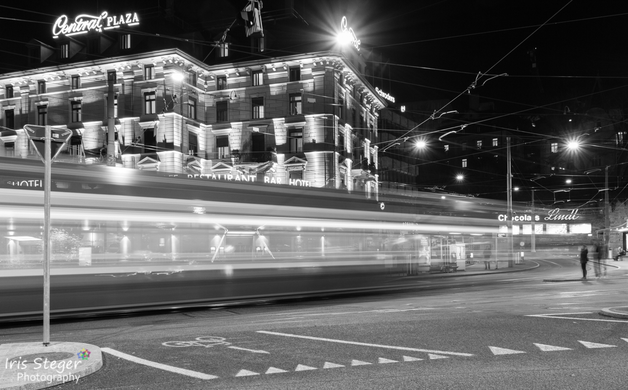 Bewegte Tram am Central in Zürich