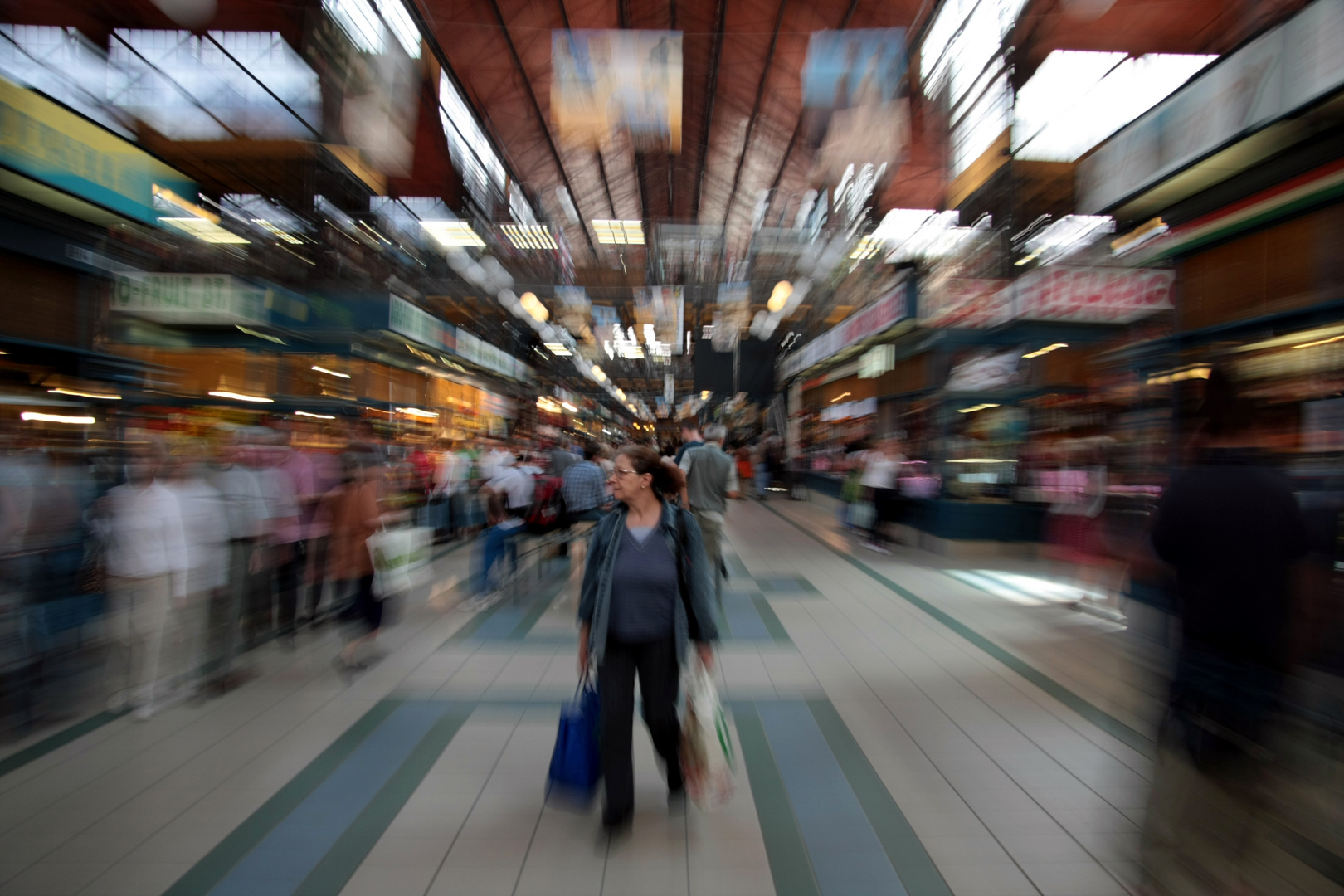 Bewegung in der Markthalle