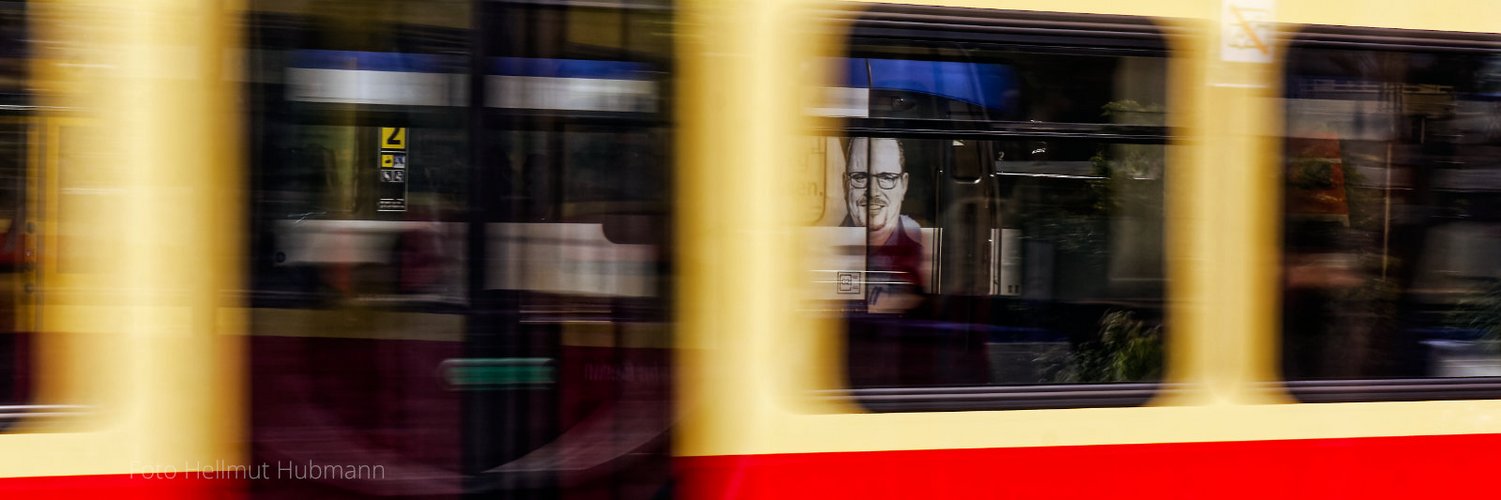 BEWEGUNGEN UND UNSCHÄRFE DREIFACH MIT SPIEGELUNG