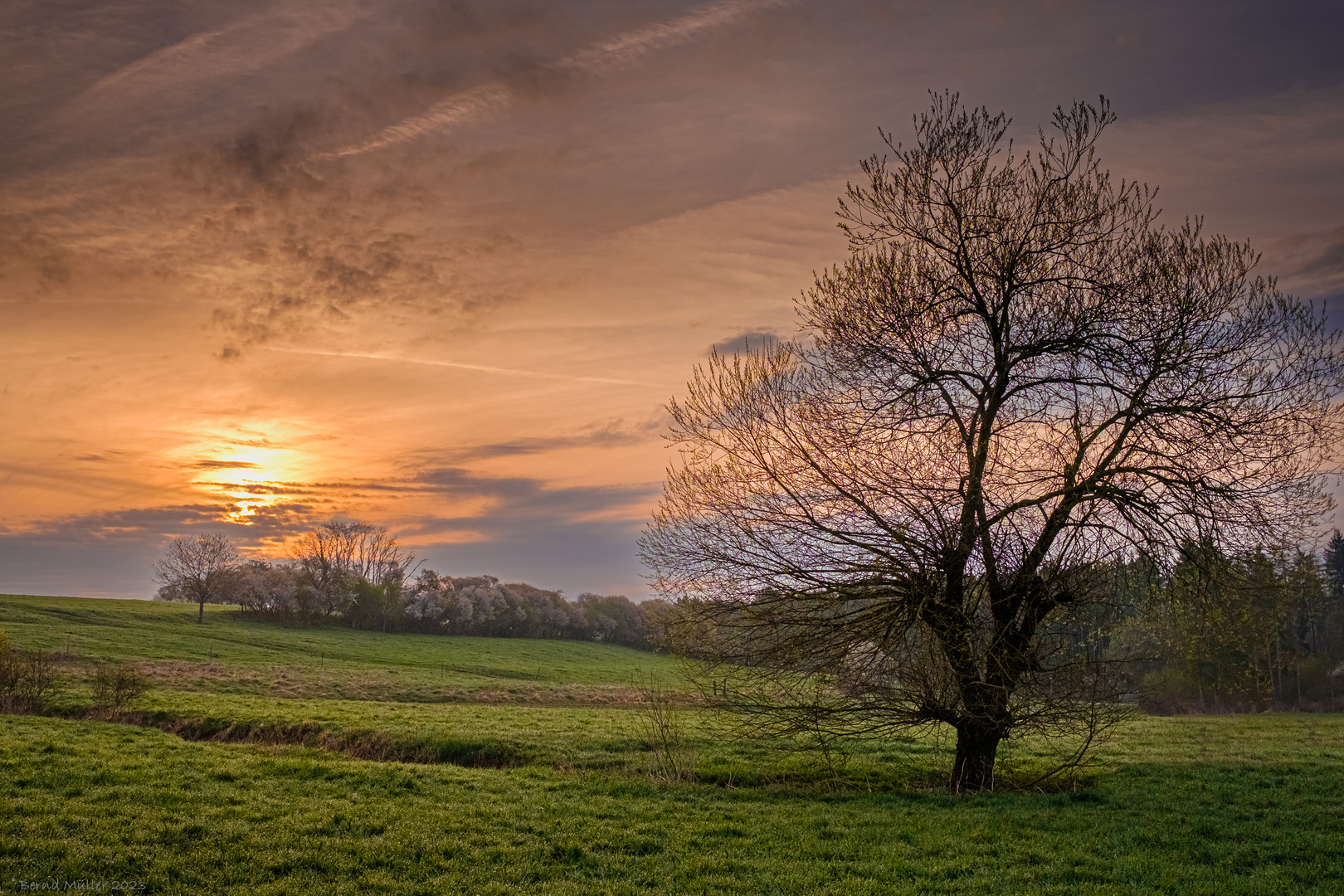 Bewölkte Sonne