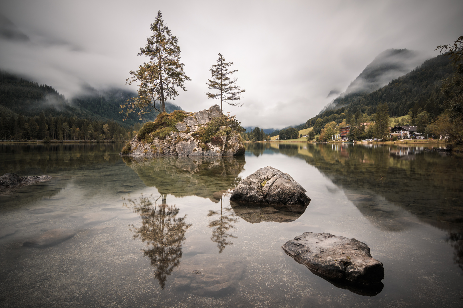 Bewölkter Abend am Hintersee