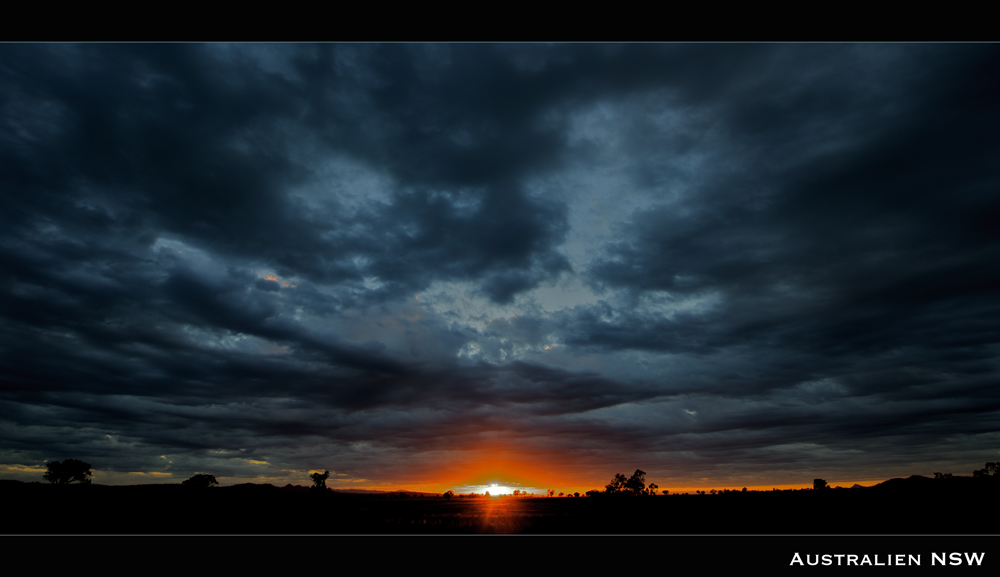 bewölkter Sonnenaufgang in Australien