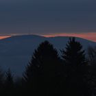 Bewölkter Sonnenaufgang über dem Odenwald