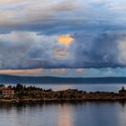 Bewölkter Sonnenaufgang über der Liebesinsel von Makarska