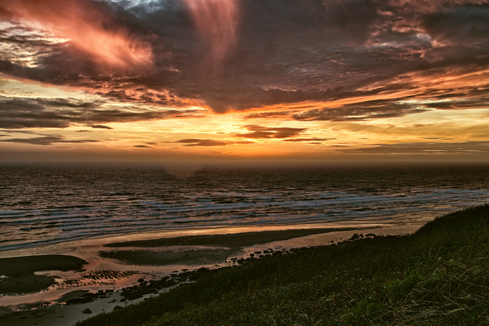 Bewölkter Sonnenuntergang