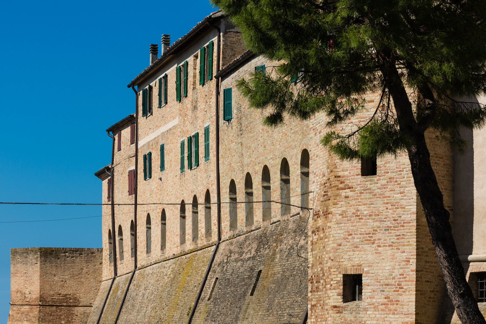 Bewohnte Stadtmauer von Morro d'Alba