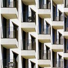 BEWUNDERNSWERTE MONOTONIE RECHTER WINKEL UNTER BLAUEM HIMMEL