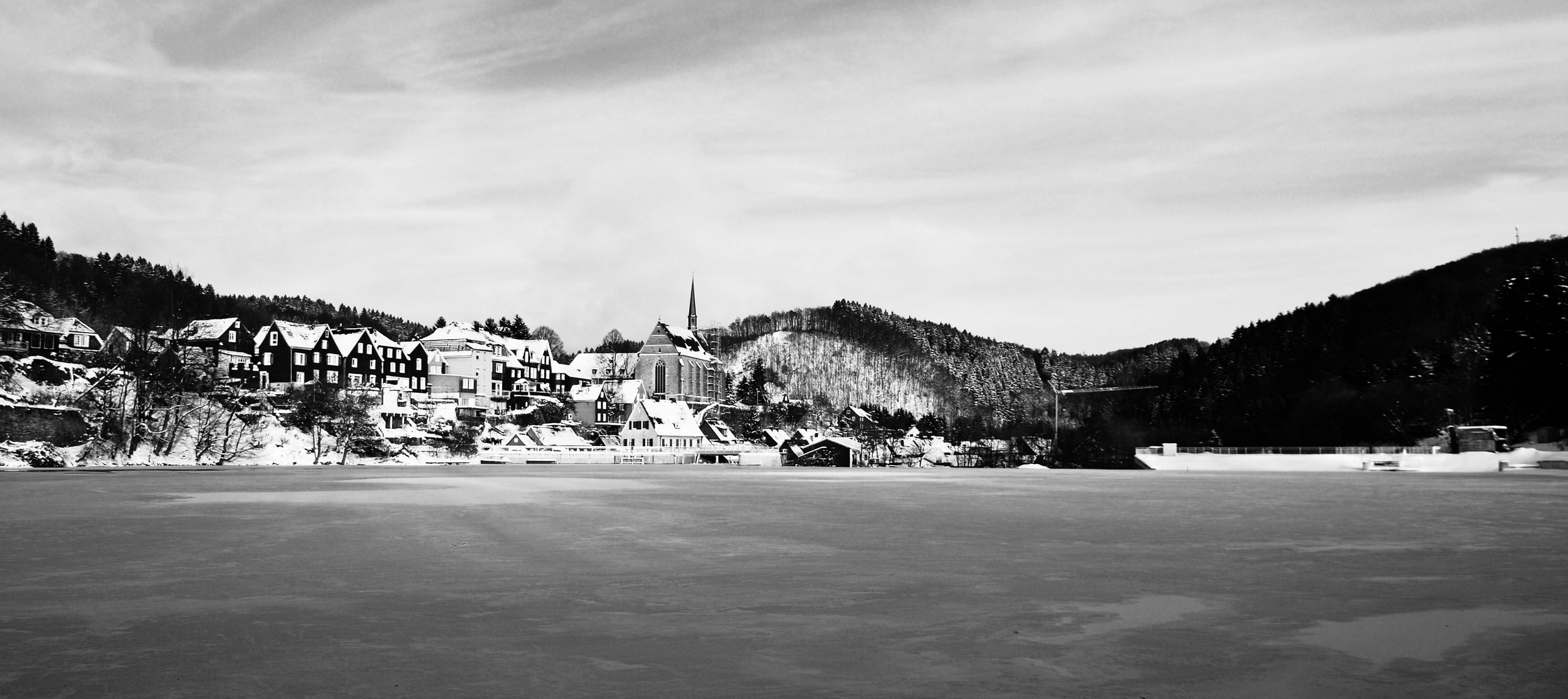 Beyenburger Stausee mit Klosterkirche