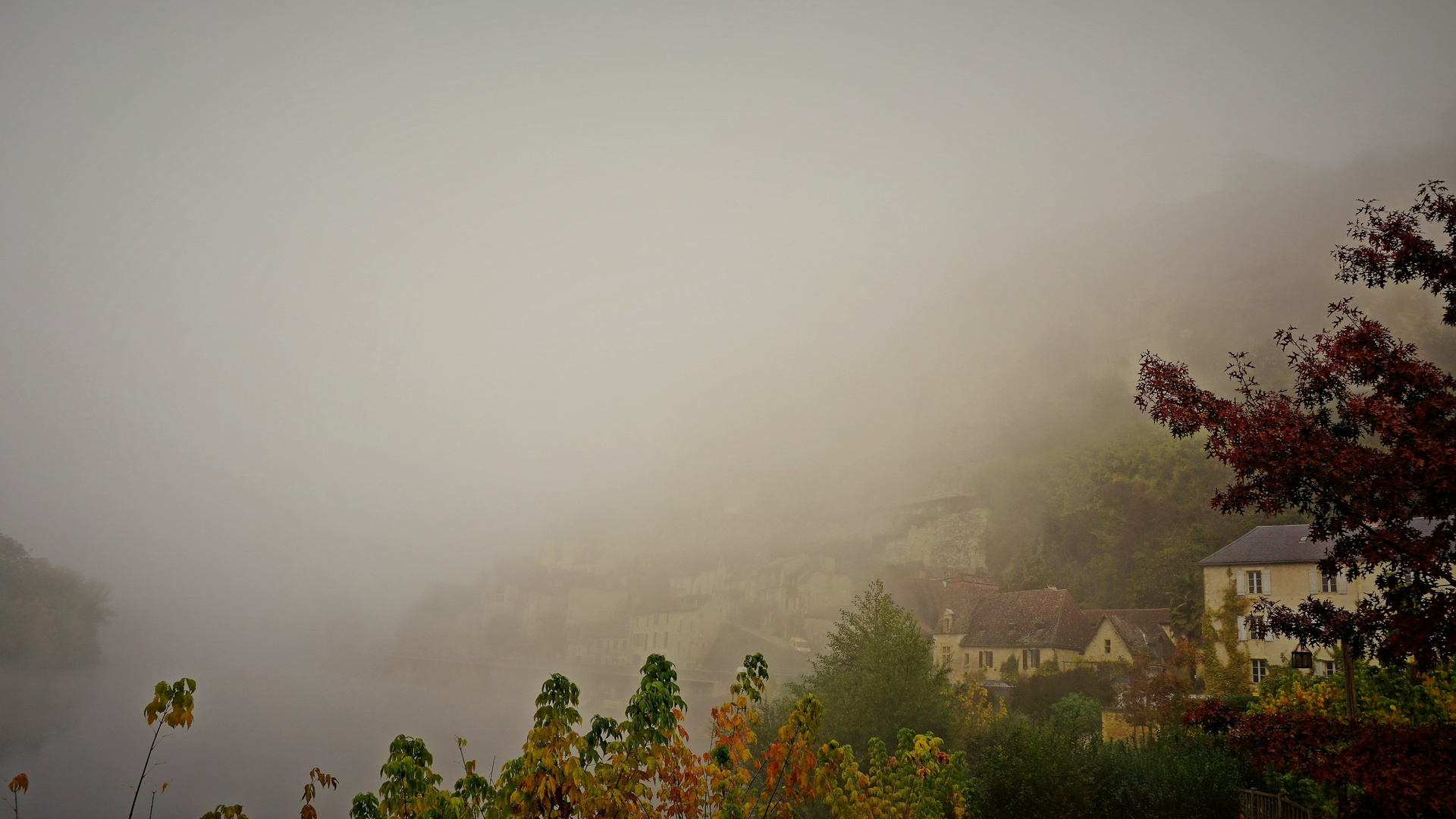 Beynac dans la brume.....