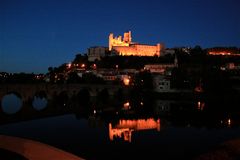 Beziers bei Nacht