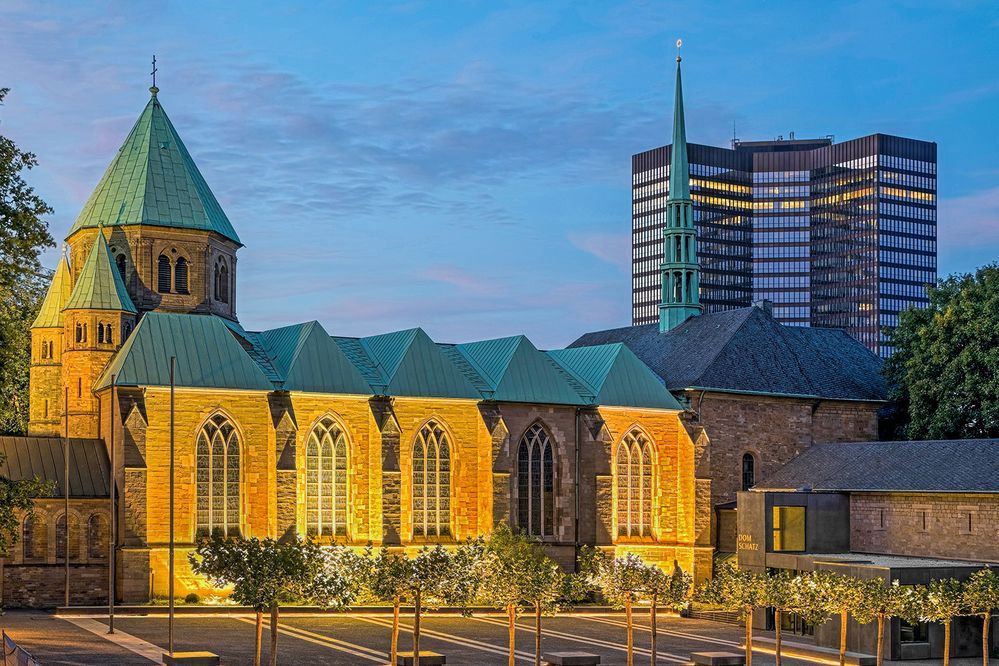 3400D-3409D Dom Hochhaus Essen Abendstimmung  HDR von rolffischer