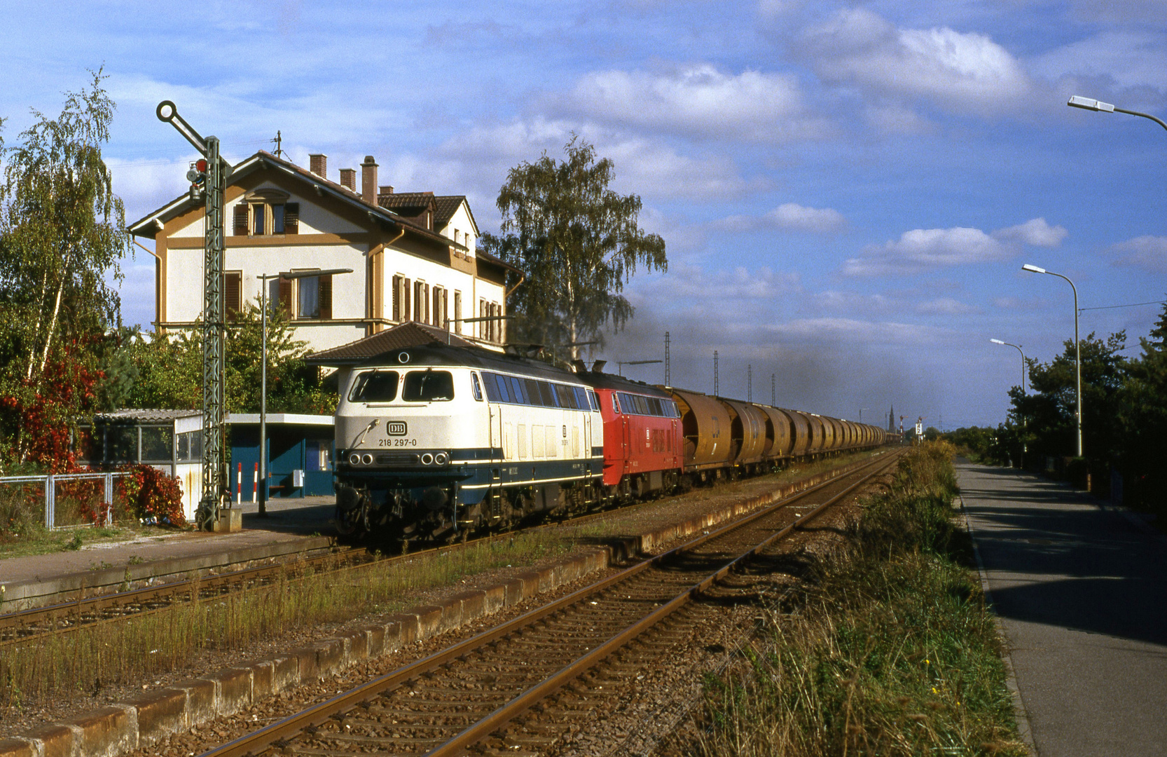 BHF Weisenheim am Sand und BR 218