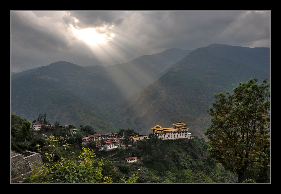 Bhutan - Dzong in Tashigang // Pseudo-HDR Variante