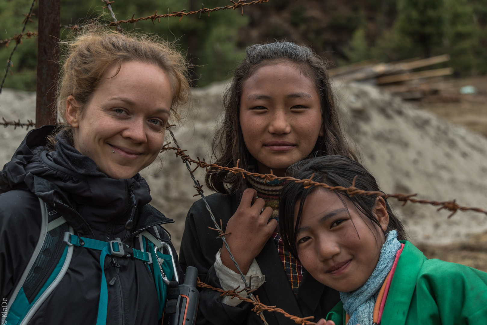 Bhutan - Haa-Tal - Begegnung am Schulzaun