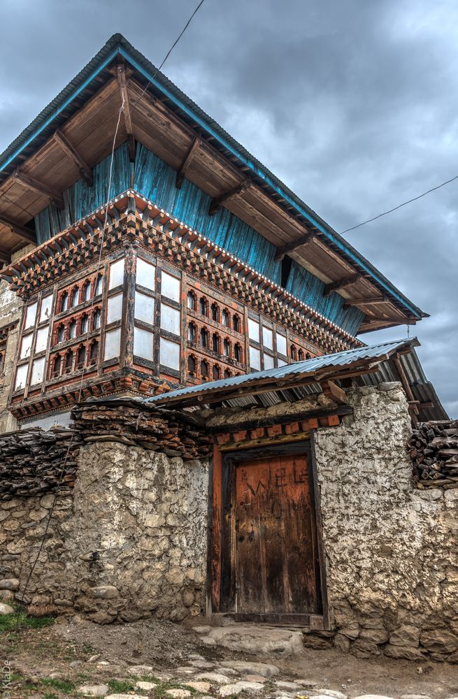 Bhutan - Paro - Gebäude mit Hofeingang