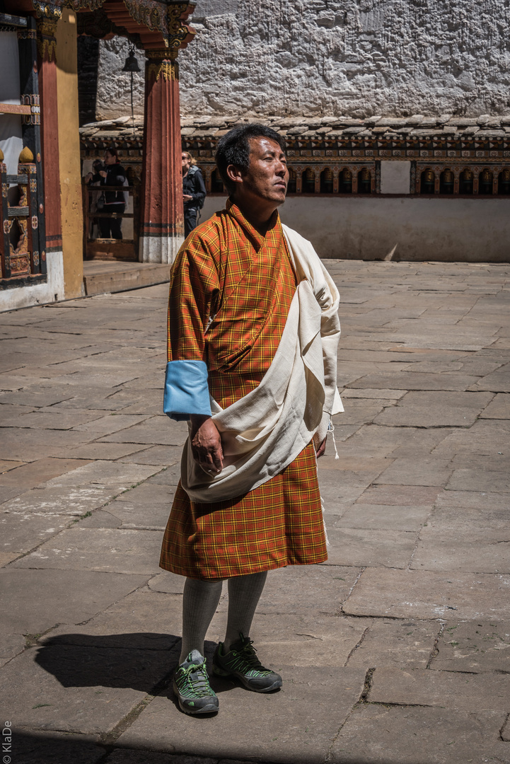 Bhutan - Paro - Im Dzong mit Schärpe