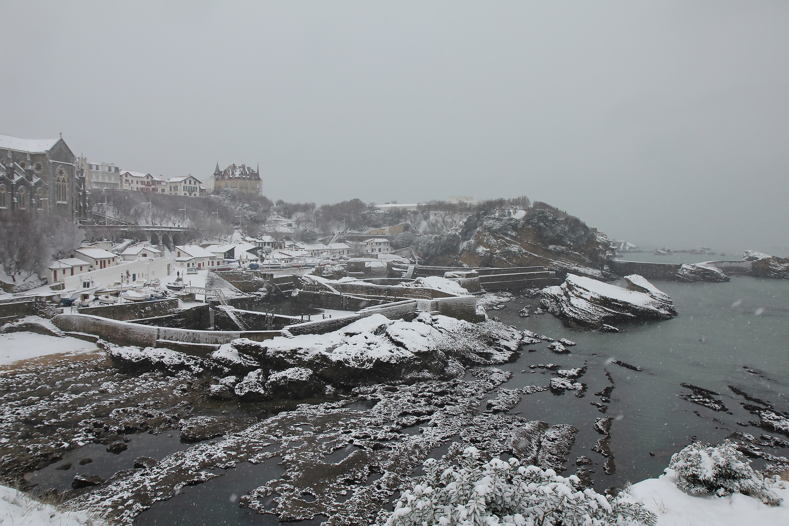 Biarritz neige vue du port