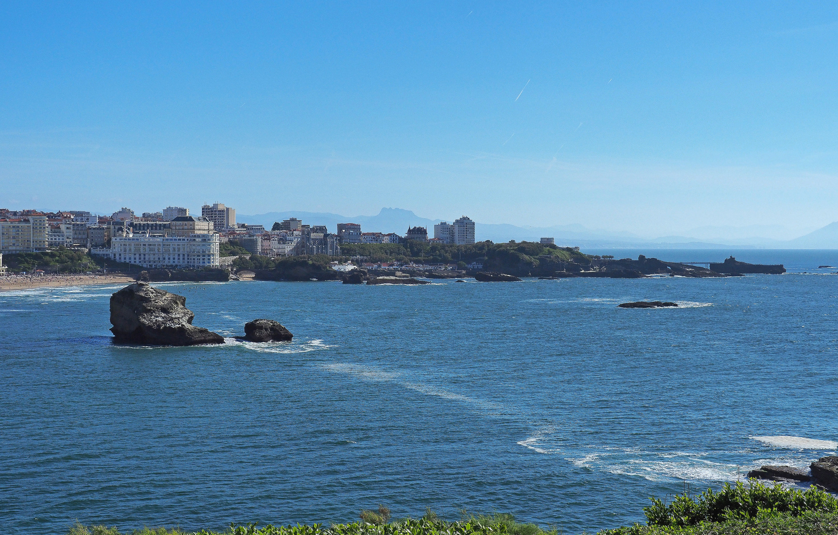 Biarritz vu de l’Esplanade Elizabeth II, près du phare
