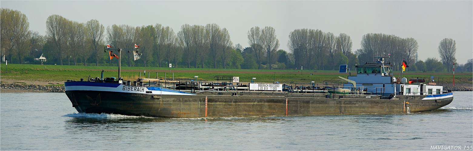 BIBERACH / Tanker / Rhein bei Düsseldorf-Kaiserswerth