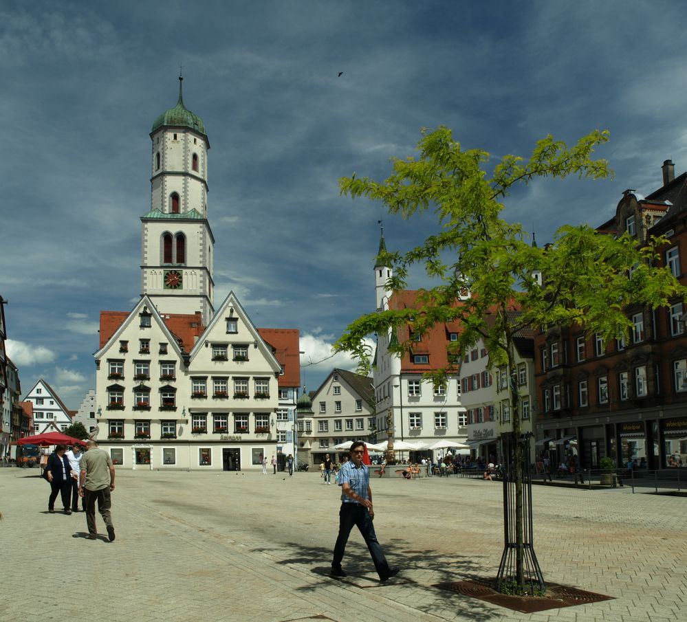 Biberacher Marktplatz oder der "Rote Schirm"