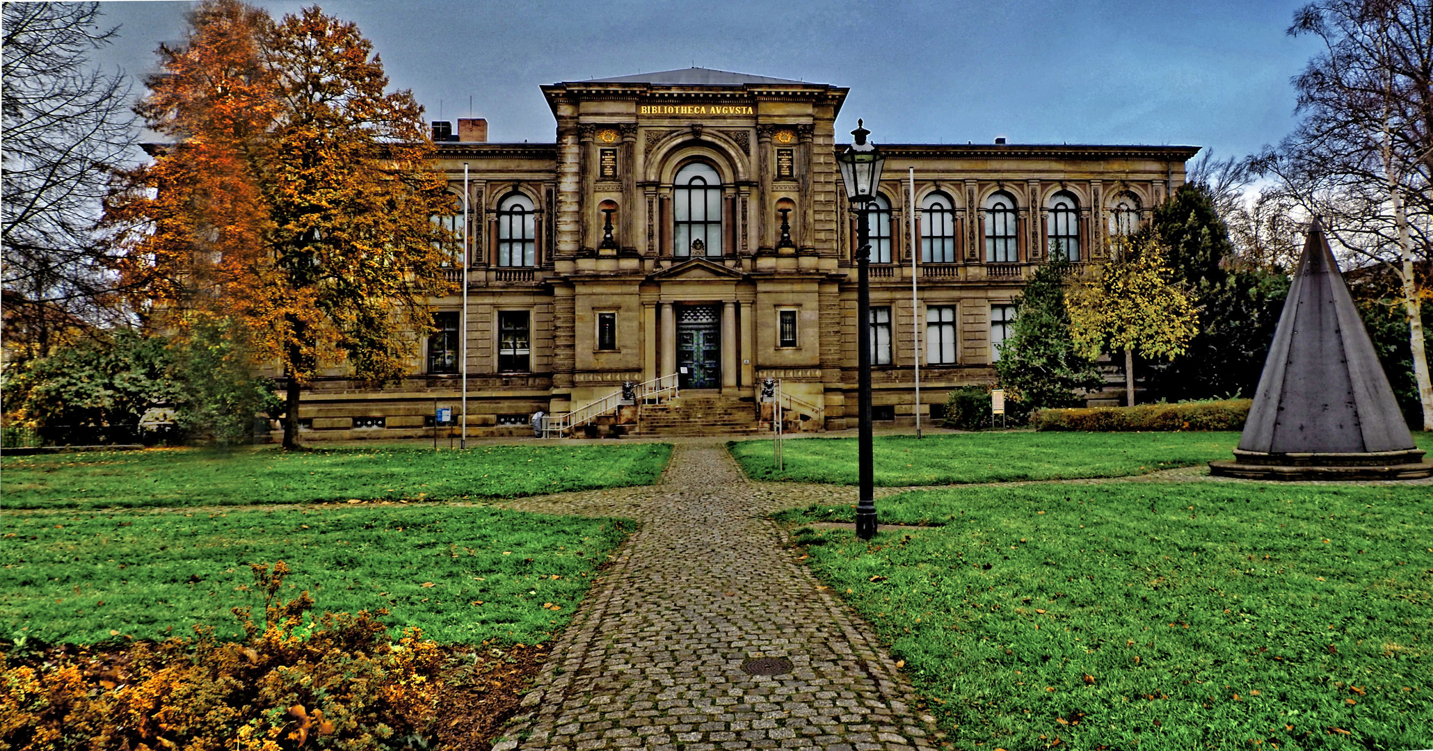 BIBLIOTHEK 