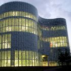 Bibliothek Cottbus in der Abenddämmerung