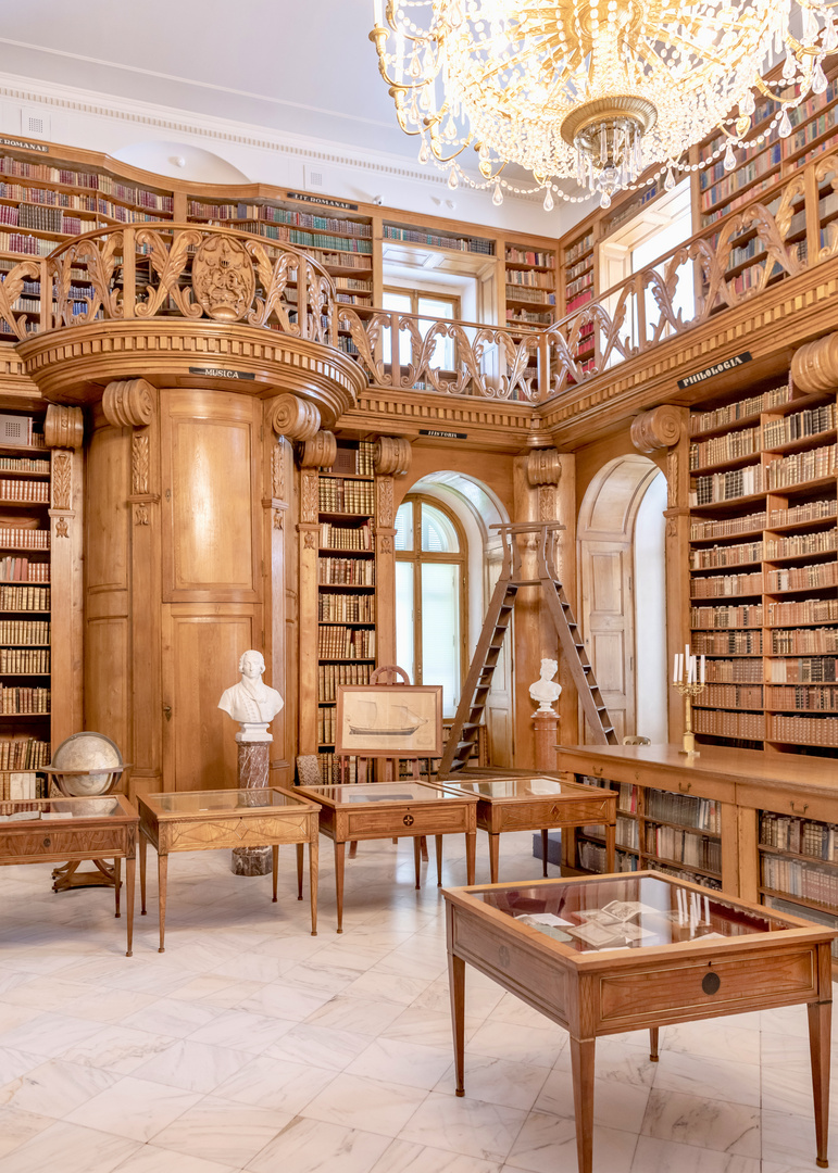 Bibliothek im Barockschloss Festetics in Keszthely