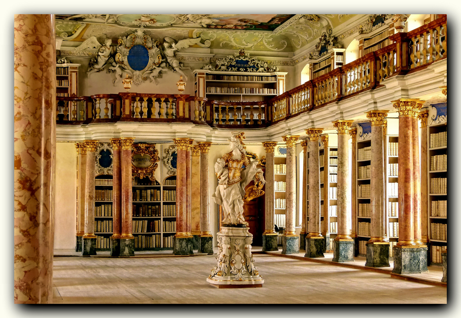 Bibliothek im Rokokostil