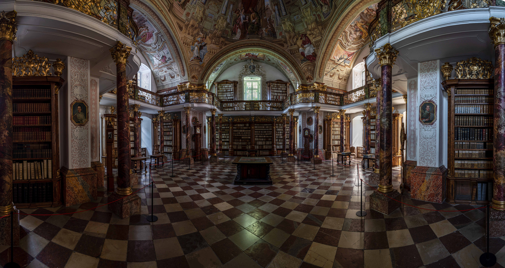 Bibliothek in der Zisterzienserabtei Stift Schlierbach in Oberösterreich