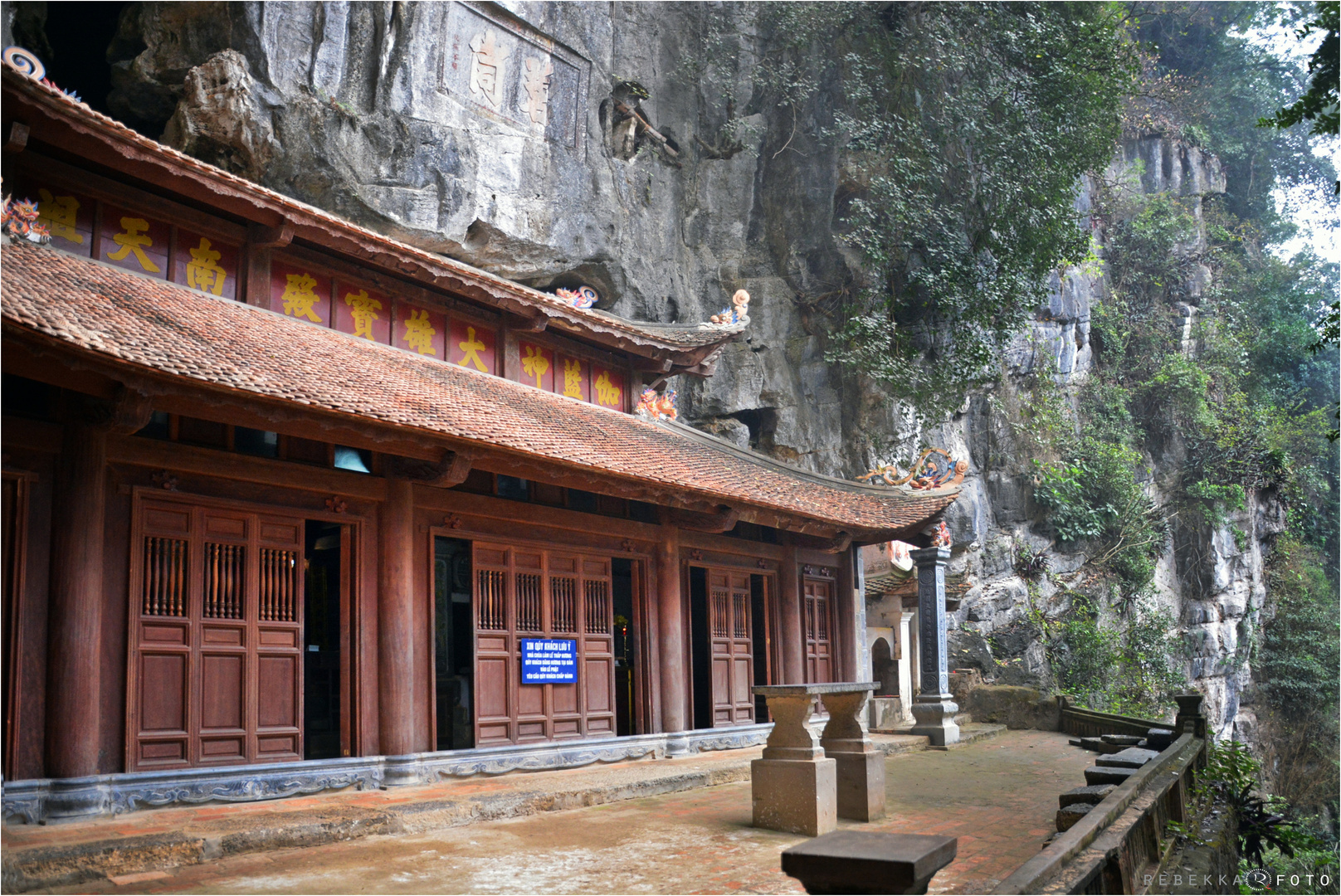 Bich dong pagoda