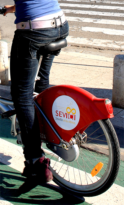 Biciclista en Sevilla