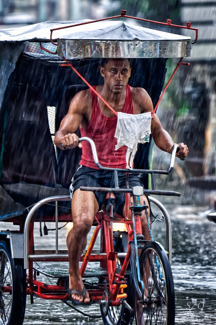 Bicitaxi Bajo la Lluvia