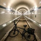 * Bicycle tour through the "Alten Elbtunnel" ...