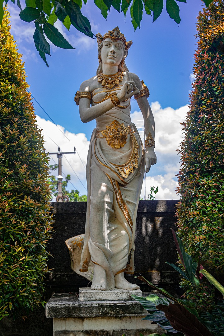 Bidadari Angel Statue