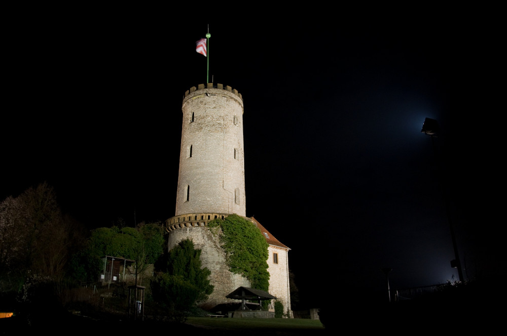 Bielefelder Sparrenburg bei Nacht