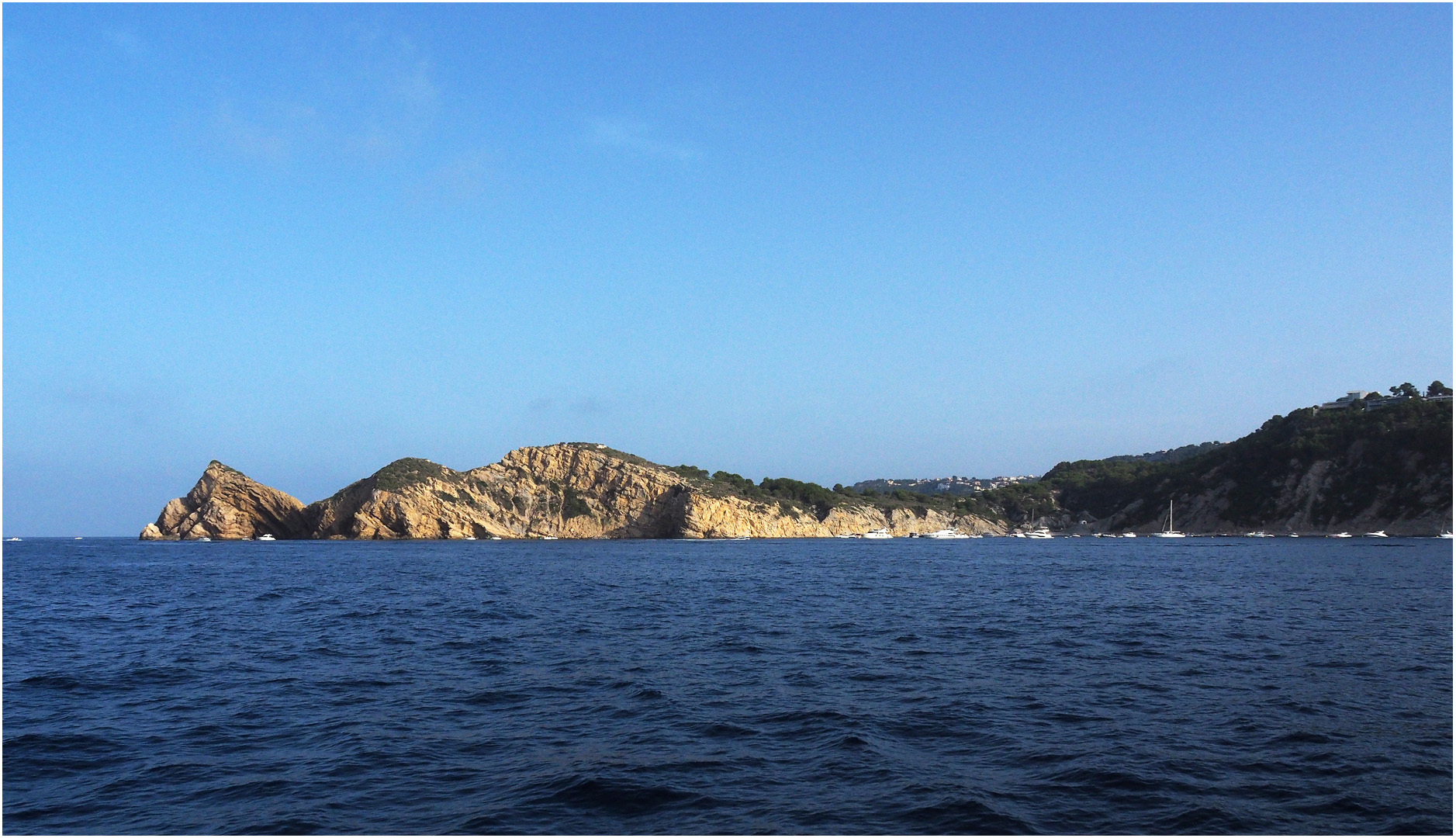 Bien à l’abri au fond des criques et de la baie  --  Costa Blanca