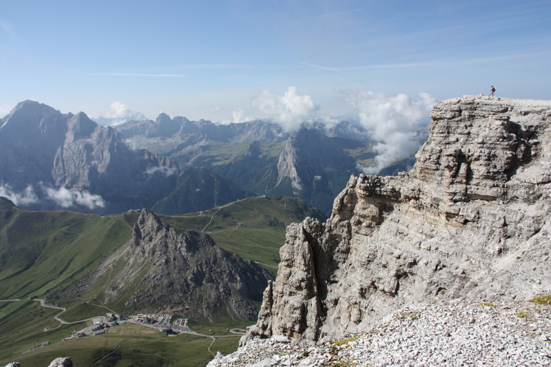 Bien petit en haut de l'immensité