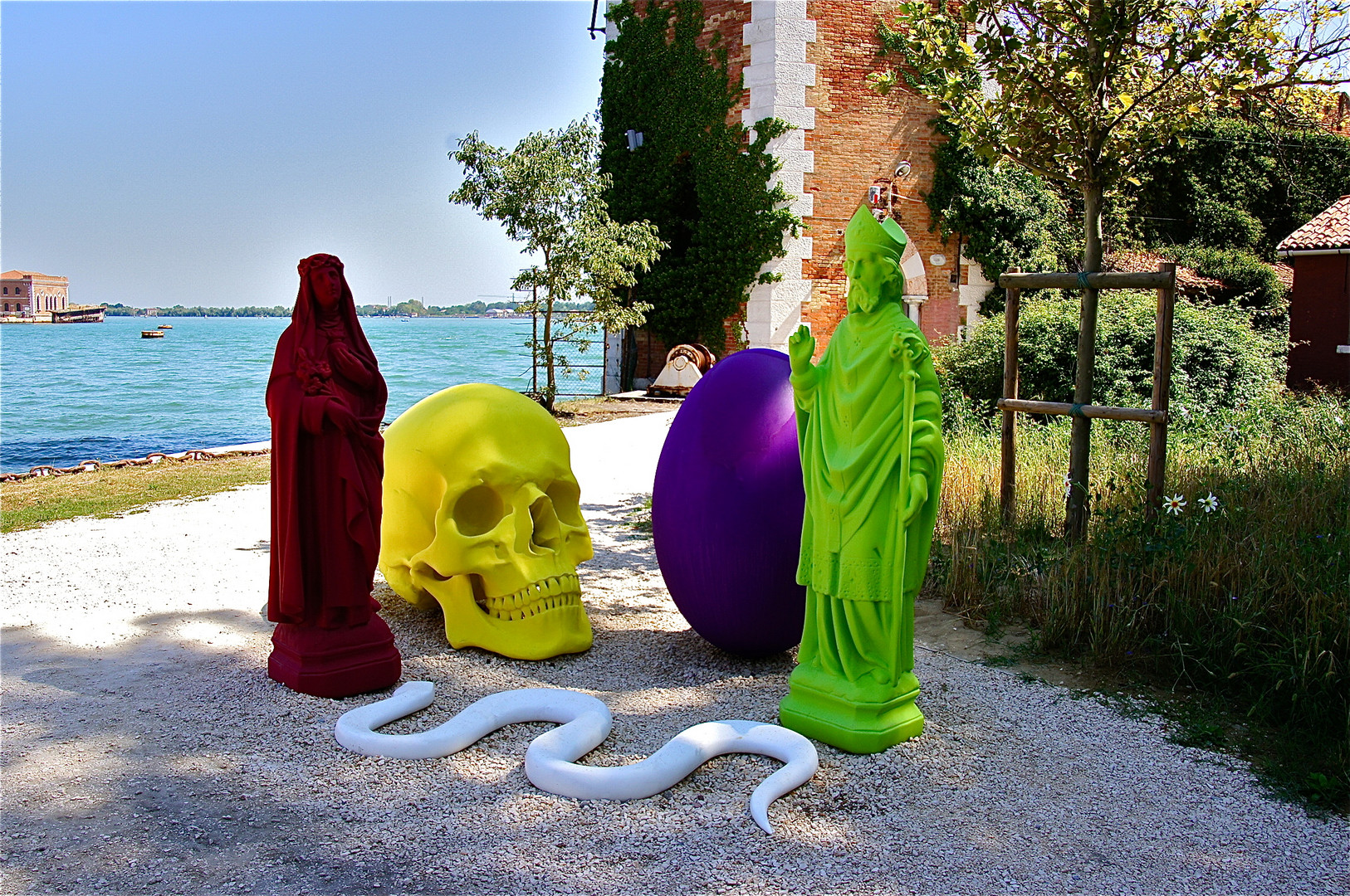 biennale 16, eine kleine feine gruppe im arsenale, venedig august 2011