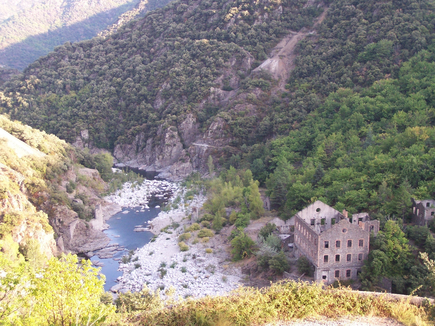 Bienvenue à bord du train jaune des Pyrènées catalanes : original, authentique et poétique